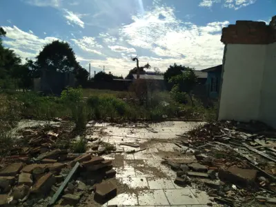 LOTE 099 - Um Prédio de Construção Mista