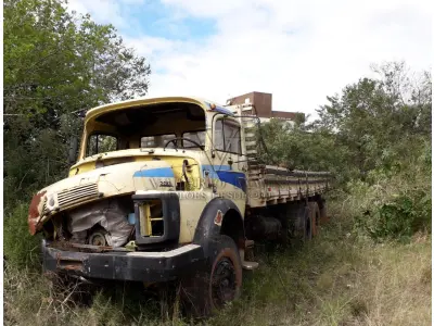 LOTE 049 - 01 (um)caminhão Mercedes Benz L2013 