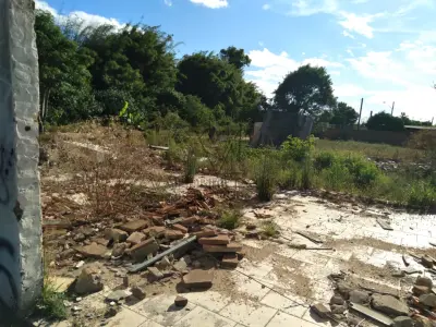 LOTE 099 - Um Prédio de Construção Mista