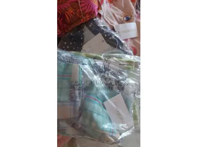 LOTE 317 - DIVERSAS PEÇAS DE ROUPAS