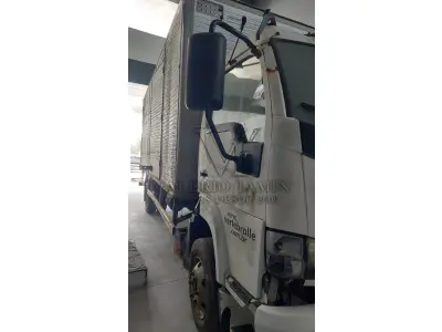 LOTE 430 - UM CAMINHÃO IVECO/VERTIS 90V16, ANO 2011 MODELO 2012