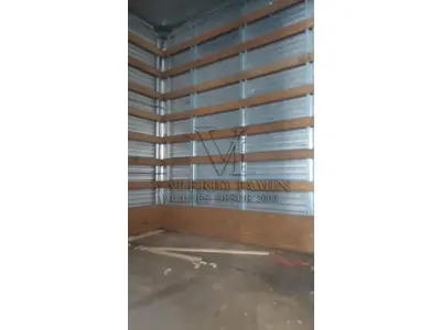 LOTE 430 - UM CAMINHÃO IVECO/VERTIS 90V16, ANO 2011 MODELO 2012