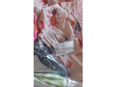 LOTE 317 - DIVERSAS PEÇAS DE ROUPAS