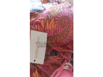 LOTE 317 - DIVERSAS PEÇAS DE ROUPAS