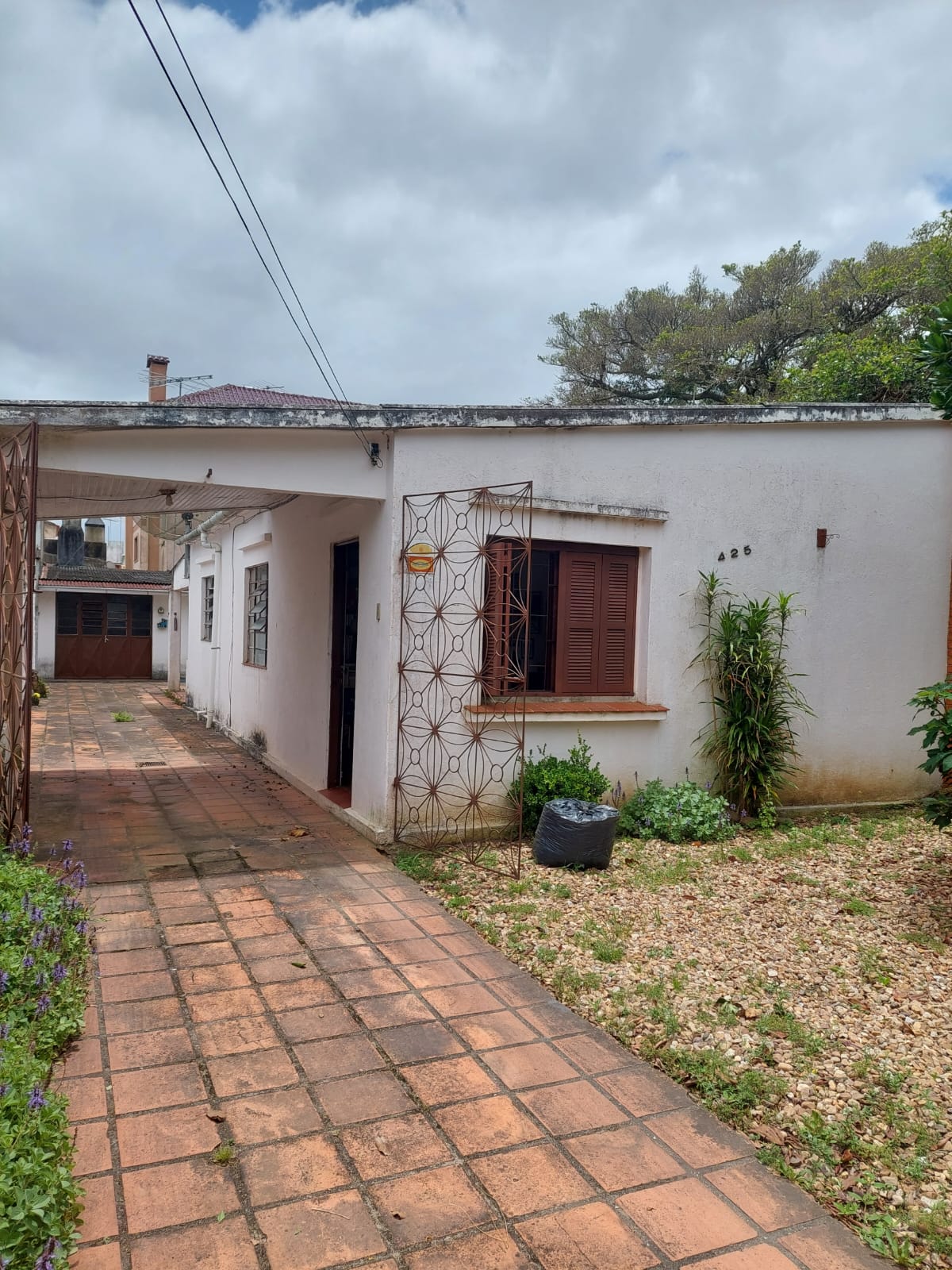 Uma Fração Ideal Condominial de 1/6 de um terreno situado nesta cidade de São Lourenço do Su